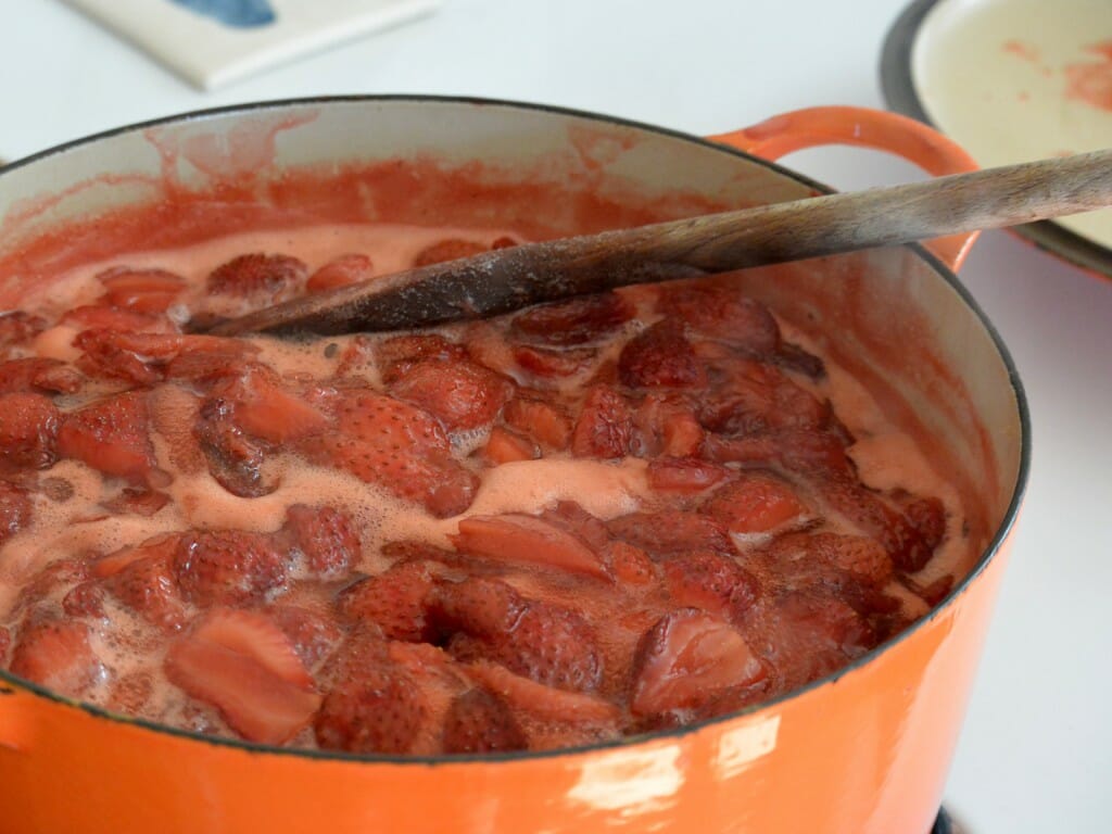 Make your own Stawberry Jam Strawberrys Cooking in Pot